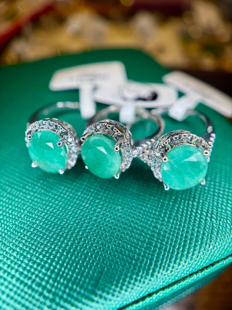 S5 Natural Emerald Silver Ring (Category: Rings) located in Baguio. Submitted by asna_taku (Listing ID 1457168422, Image 3). Description: 💚 Natural Emerald Silver Ring ✨ A beautiful everyday emerald with a fresh, vibrant green color and an elegant halo-inspired setting. 💎 ✨ Natural Emerald ✨ New 925 Silver setting ✨ Sizes 5, 7❌& 8❌ ✨ Beautiful faceted oval cut Emerald is one of the classic “Big Three” precious gemstones, prized for its rich gre