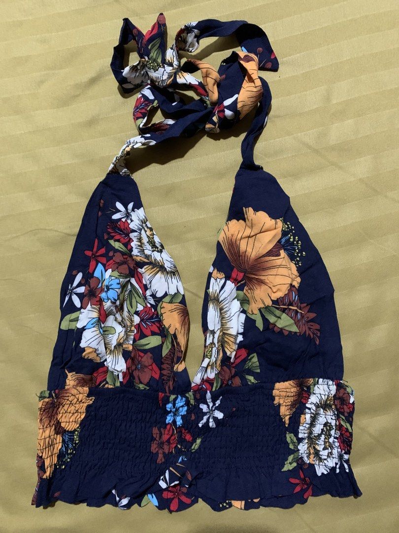 Navy Floral Smocked Halter Top (Category: Sleeveless) located in Manila. Submitted by _wtfrn (Listing ID 1457183172, Image 1). Description: Selling my preloved but well loved clothes🎀 📌Ideal for beach and outing events 📌Size: XS 📌BRANDNEW (no flaws) 📌Color may vary due to lightning 📍Quezon City 🛵Lalamove & Meet up nearby 💌: message me if your interested and will give you discounts🤗 .