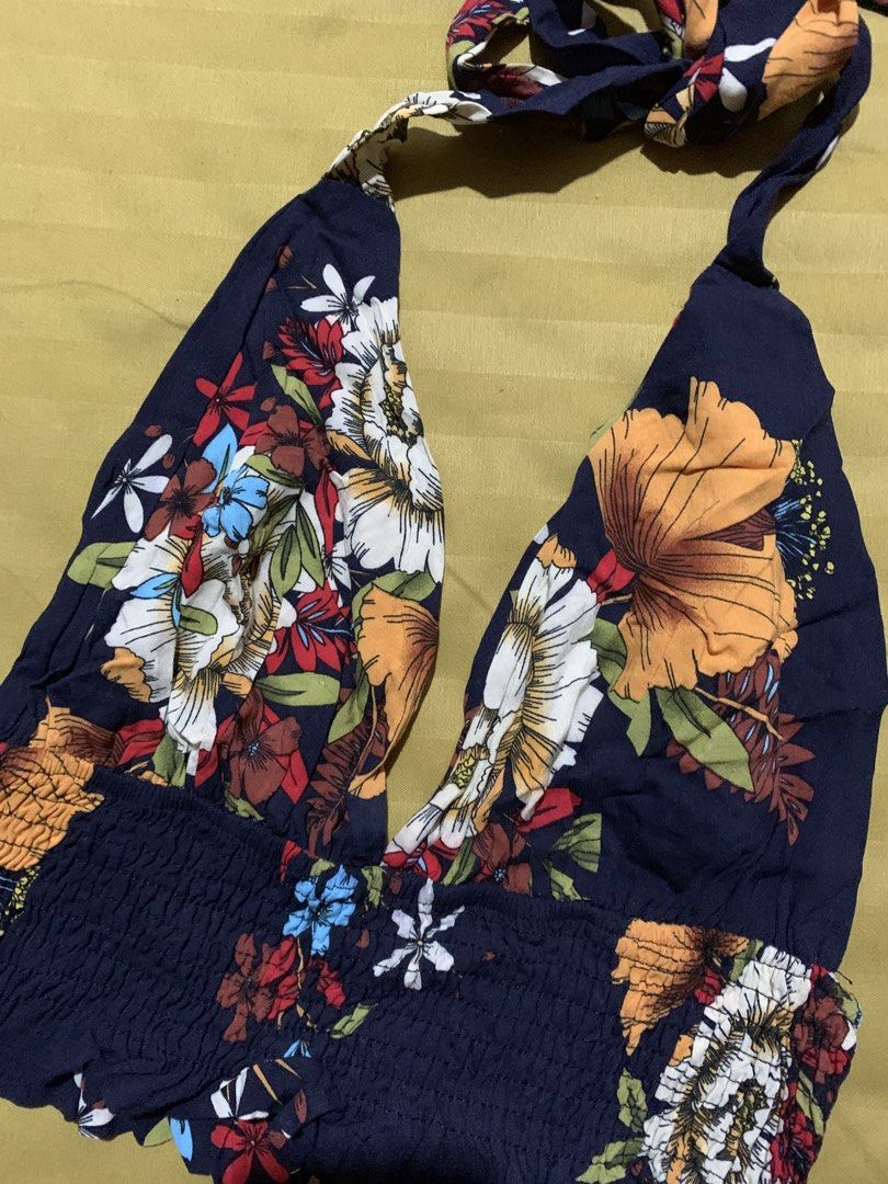 Navy Floral Smocked Halter Top (Category: Sleeveless) located in Manila. Submitted by _wtfrn (Listing ID 1457183172, Image 2). Description: Selling my preloved but well loved clothes🎀 📌Ideal for beach and outing events 📌Size: XS 📌BRANDNEW (no flaws) 📌Color may vary due to lightning 📍Quezon City 🛵Lalamove & Meet up nearby 💌: message me if your interested and will give you discounts🤗 .