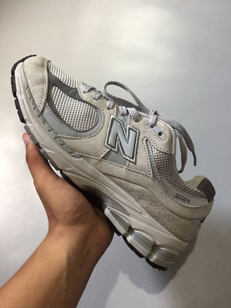 New Balance 2002r (Category: Casual Shoes) located in Balayan. Submitted by _wethrift (Listing ID 1457254982, Image 2). Description: New Balance 2002R Size UK 8.5 EU 42.5 excellent condition color rate 9/10 MINE - 📩 +shipping fee 📍 BALAYAN, BATANGAS.