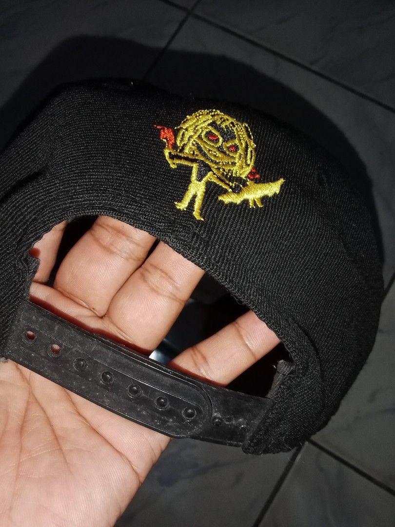 New Era 9FIFTY Snapback Hat - Black with Graphic (Category: Caps & Hats) located in Iloilo. Submitted by bakerzero8 (Listing ID 1457316746, Image 2). Description: - Brand: New Era - Style: 9FIFTY Snapback - Color: Black - Features: Cool graphic design on the front - Closure: Adjustable snapback - Size: Medium-Large (M-L) - Ideal for: Casual wear.