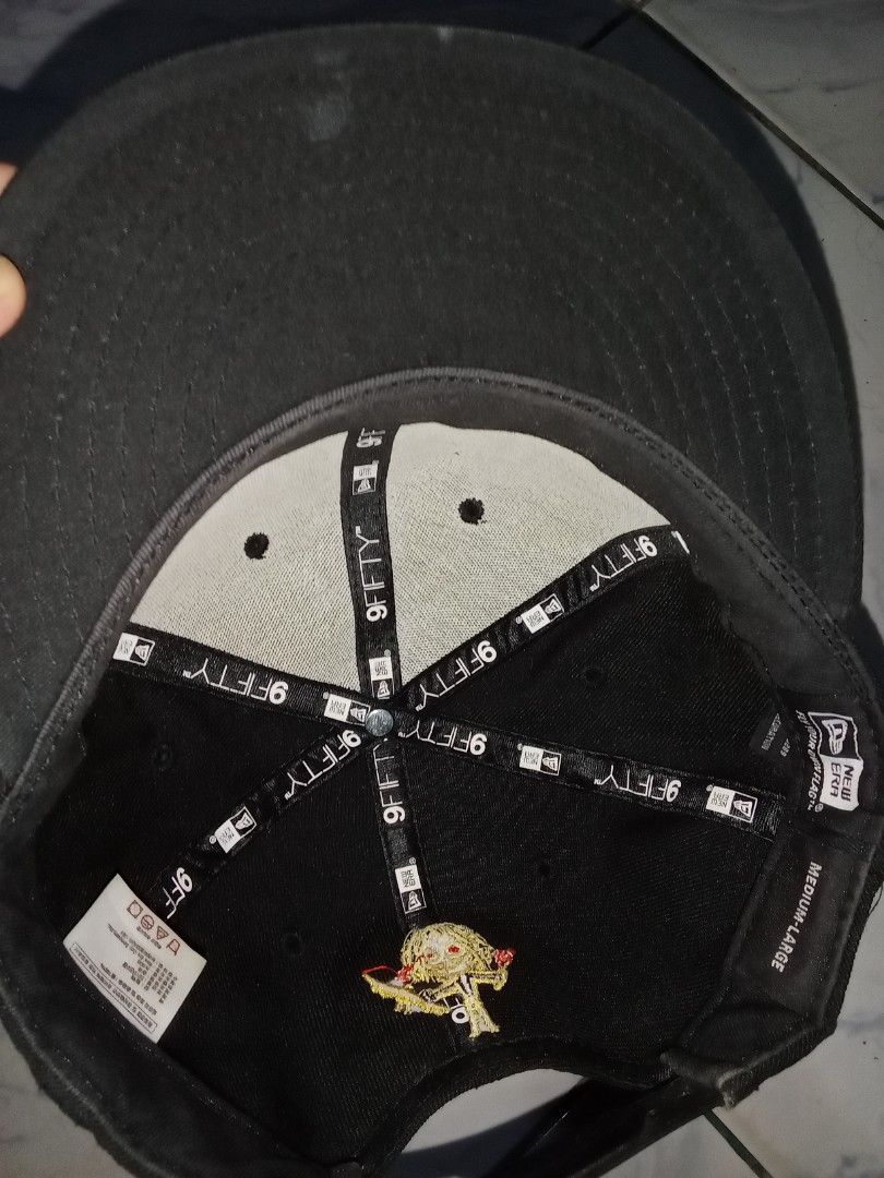 New Era 9FIFTY Snapback Hat - Black with Graphic (Category: Caps & Hats) located in Iloilo. Submitted by bakerzero8 (Listing ID 1457316746, Image 3). Description: - Brand: New Era - Style: 9FIFTY Snapback - Color: Black - Features: Cool graphic design on the front - Closure: Adjustable snapback - Size: Medium-Large (M-L) - Ideal for: Casual wear.