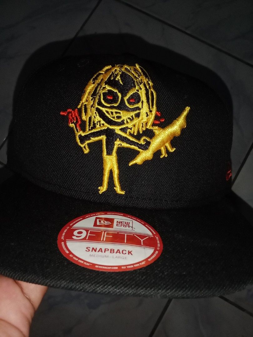 New Era 9FIFTY Snapback Hat - Black with Graphic (Category: Caps & Hats) located in Iloilo. Submitted by bakerzero8 (Listing ID 1457316746, Image 1). Description: - Brand: New Era - Style: 9FIFTY Snapback - Color: Black - Features: Cool graphic design on the front - Closure: Adjustable snapback - Size: Medium-Large (M-L) - Ideal for: Casual wear.