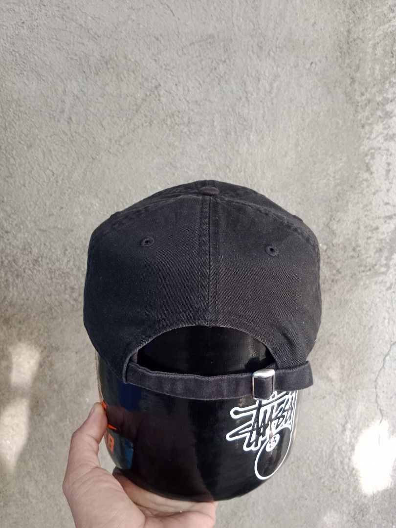 New Era 9FORTY Black Yankees Cap (Category: Caps & Hats) located in Toledo. Submitted by zealzionta54269 (Listing ID 1457224552, Image 3). Description: - Brand new Black New Era 9FORTY Cap - Features iconic New York Yankees logo - New Era logo detail on the side - Adjustable strap for a custom, comfortable fit - One size fits most - Made from 100% premium cotton.