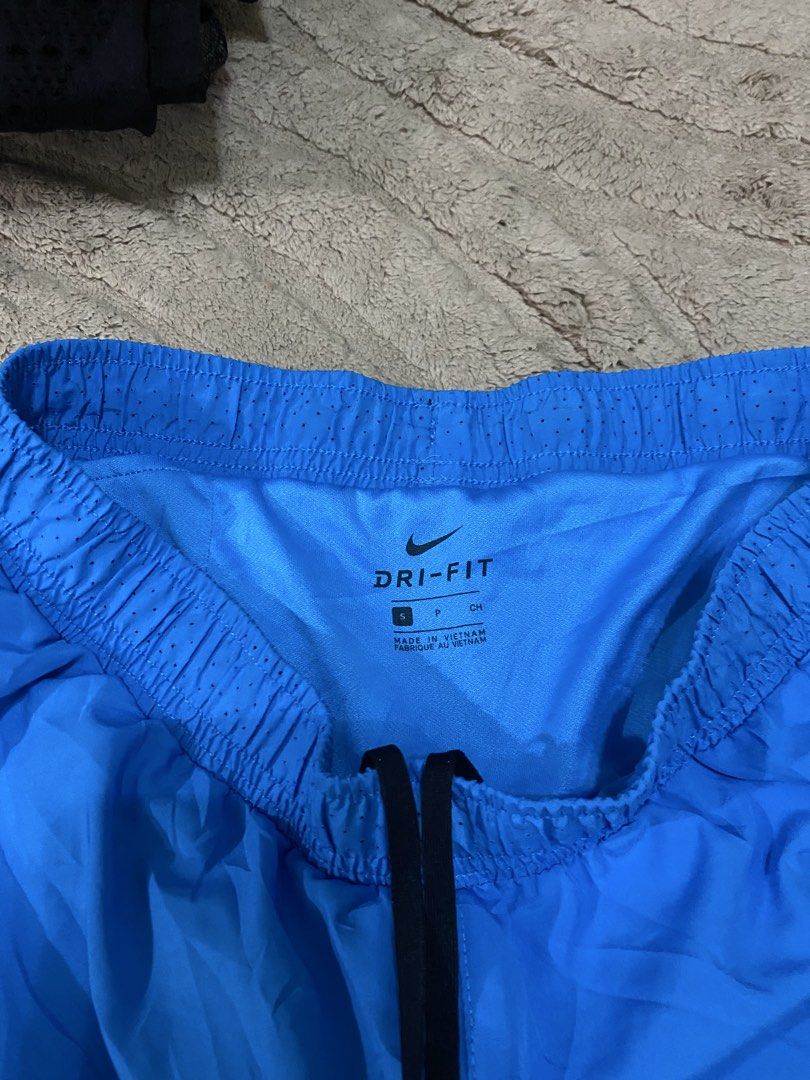 NIKE ADV (Category: Activewear) located in Cavite. Submitted by gedom (Listing ID 1457252264, Image 3). Description: Nike adv shorts Size small 13/9.5 dimes.