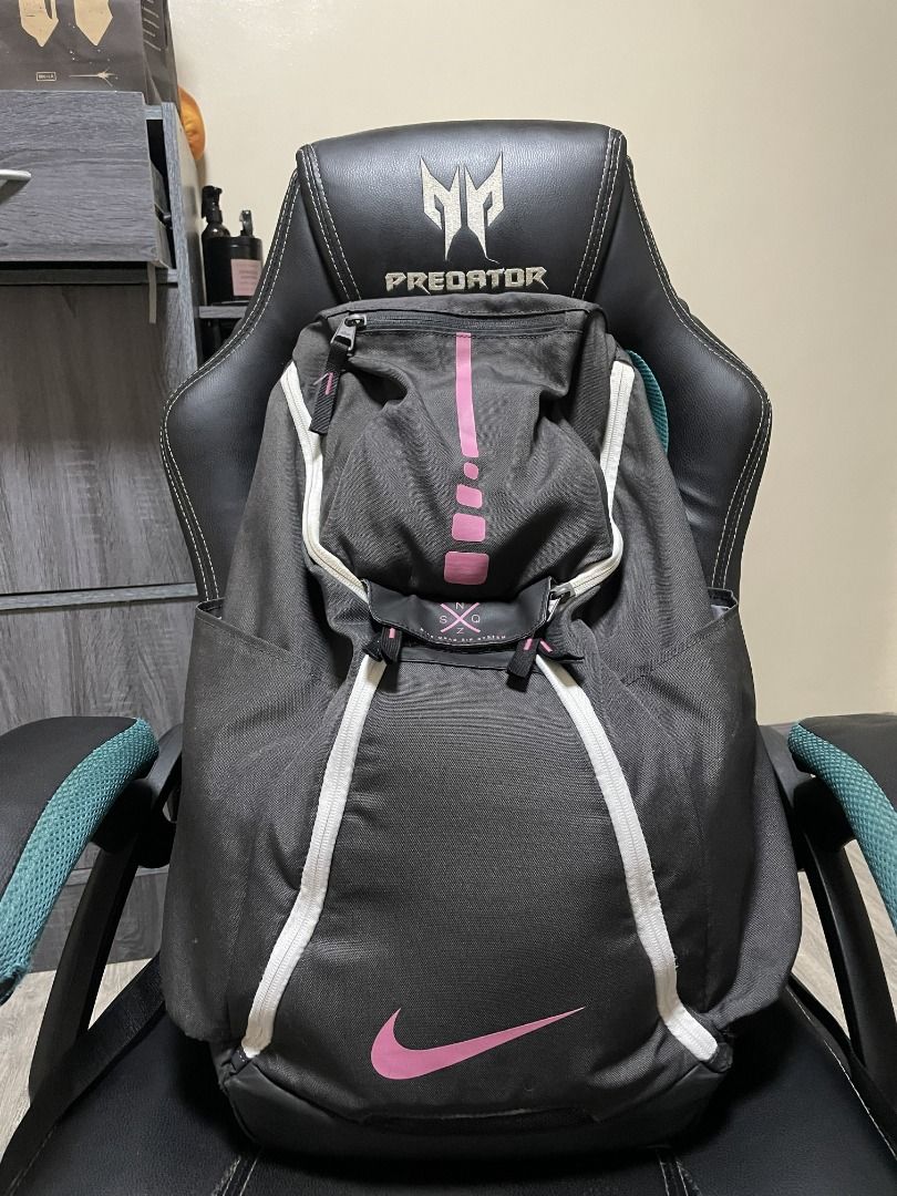 NIKE ELITE BACKPACK KAY YOW (NIKE QUAD ZIP SYSTEM) (Category: Backpacks) located in Caloocan City. Submitted by chapter_01 (Listing ID 1457191121, Image 1). Description: - Rare Nike backpack (Discontinued) - 32 Liters Capacity - 5 compartments - Good Condition - No max air at the strap, but still can do the purpose of the strap, see picture below - Negotiable.