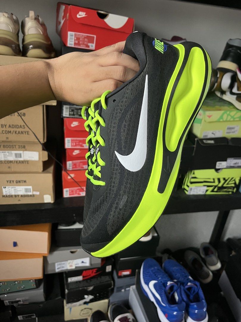 Nike Journey Run (Category: Sneakers) located in Makati City. Submitted by threadsfordays (Listing ID 1457298735, Image 3). Description: Authentic Bnew pair only Sz 10 ₱1200 Mandaluyong area.