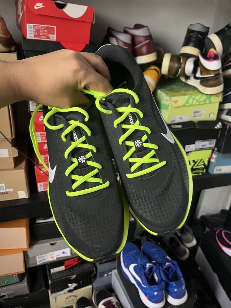 Nike Journey Run (Category: Sneakers) located in Makati City. Submitted by threadsfordays (Listing ID 1457298735, Image 2). Description: Authentic Bnew pair only Sz 10 ₱1200 Mandaluyong area.
