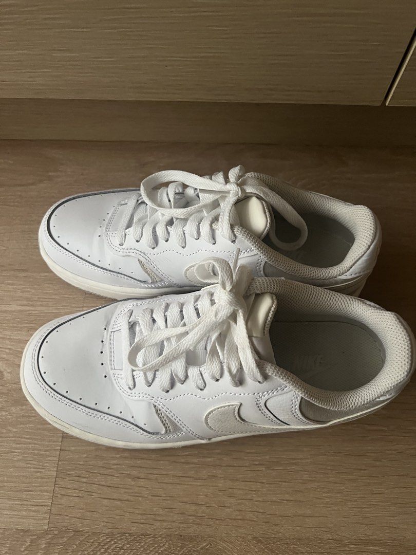 Nike Like New (Category: Sneakers) located in Pasig City. Submitted by evrylabel (Listing ID 1456421755, Image 2). Description: Bought from Nike Taiwan Used only once RFS: decluttering.