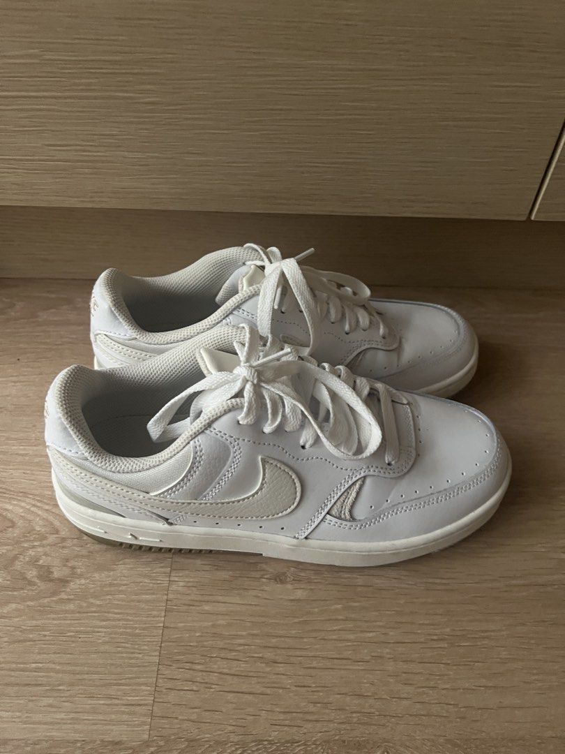 Nike Like New (Category: Sneakers) located in Pasig City. Submitted by evrylabel (Listing ID 1456421755, Image 3). Description: Bought from Nike Taiwan Used only once RFS: decluttering.