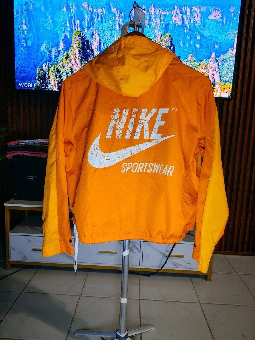 NIKE Original windbreaker (Category: Coats, Jackets and Outerwear) located in Tagbilaran City. Submitted by jahrafael (Listing ID 1457297521, Image 2). Description: size: small to medium color: 10/10 issue: none.