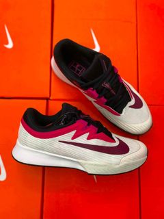 (Category: ) located in . Submitted by soledout_kicks (Listing ID 1457168202, Image 1). Description: .