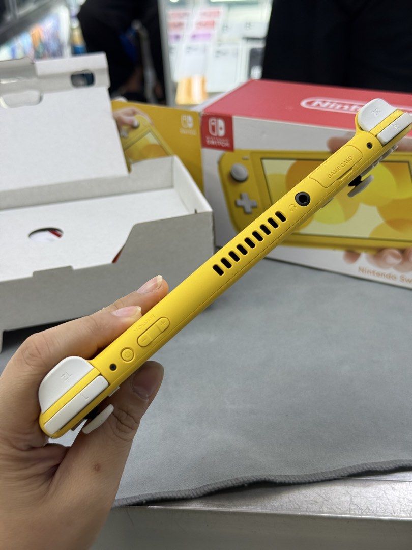 Nintendo Switch Lite Yellow (Category: Nintendo) located in Pasig City. Submitted by fairgadgetshop (Listing ID 1457194749, Image 2). Description: Yellow Nintendo Switch Lite console - Animal Crossing: New Horizons game included. - Game in original case. - Console box is included. - Comes with a PlayStation paperbag With Box, Original Charger Used once only. Price is negotiable RFS: Hindi ginagamit. 📞09194444006 📍Pasig/San Juan.