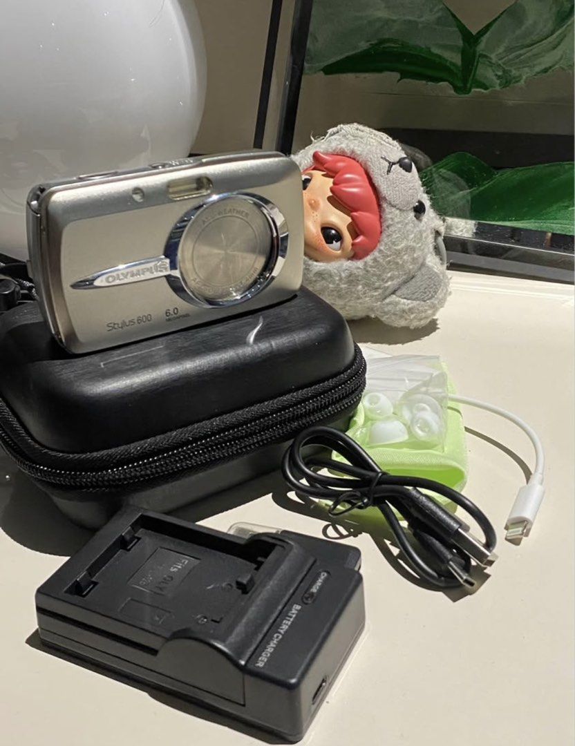 Olympus 600 Digicam (Category: Cameras) located in Manila. Submitted by syfao (Listing ID 1457207002, Image 1). Description: FOR SALE: OLYMPUS 600 Inclusions: - Olympus battery - Battery charger - Sd card reader w/ charger - Case.