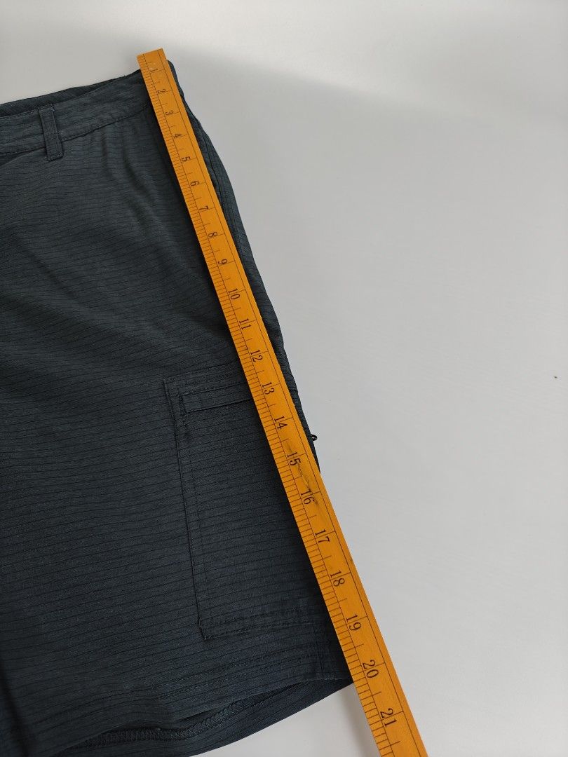 O'neill Hybrid Cargo Short (Category: Activewear) located in Alaminos. Submitted by epargne (Listing ID 1457254914, Image 3). Description: O'Neill Hybrid Cargo Short Size : 32 on tag Dimes : W32"-", L"20 Asnew condition ! Washed and ready to wear PRICE : 850 +Shipping fee.