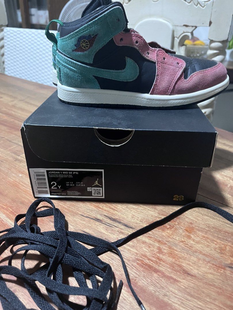 Original Nike Jordan 1 shoes (Category: Babies & Kids Fashion) located in Manila. Submitted by wellovedgoods (Listing ID 1457180562, Image 2). Description: like new condition 2Y 21cm.