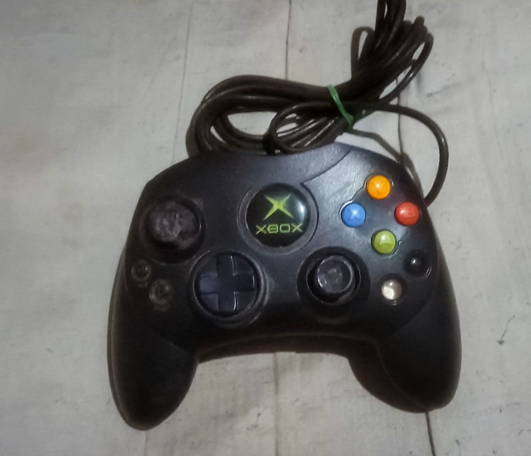 Original Xbox Controller Wired (Category: Controllers) located in Bulacan. Submitted by carou13325 (Listing ID 1457181905, Image 1). Description: - Original Xbox wired controller - Shows some wear on the analog stick (as pictured) - UNTESTED!!!.