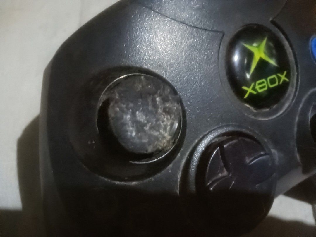 Original Xbox Controller Wired (Category: Controllers) located in Bulacan. Submitted by carou13325 (Listing ID 1457181905, Image 2). Description: - Original Xbox wired controller - Shows some wear on the analog stick (as pictured) - UNTESTED!!!.