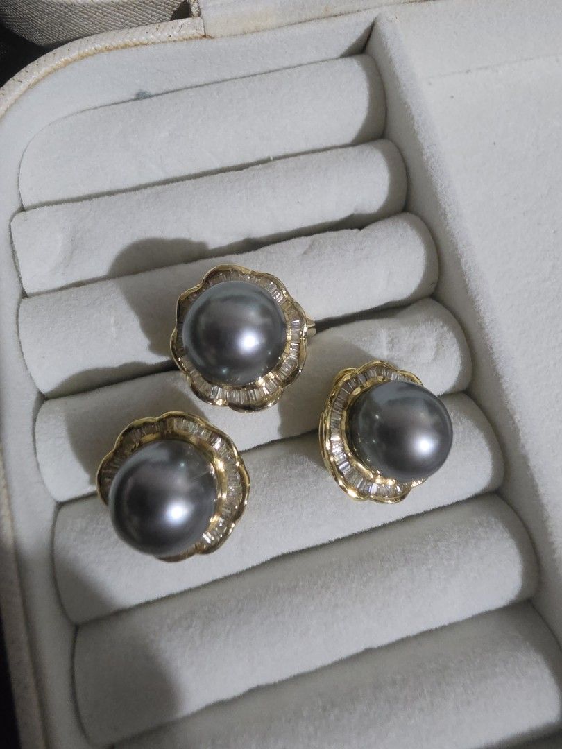 Pearl and Diamond Earrings in Gold Setting (Category: Earrings) located in Quezon City. Submitted by mineg (Listing ID 1457234842, Image 1). Description: - Beautiful dark grey pearls - Intricate floral gold design - Accented with small baguette diamonds - Secure screw-back closure negotiable.