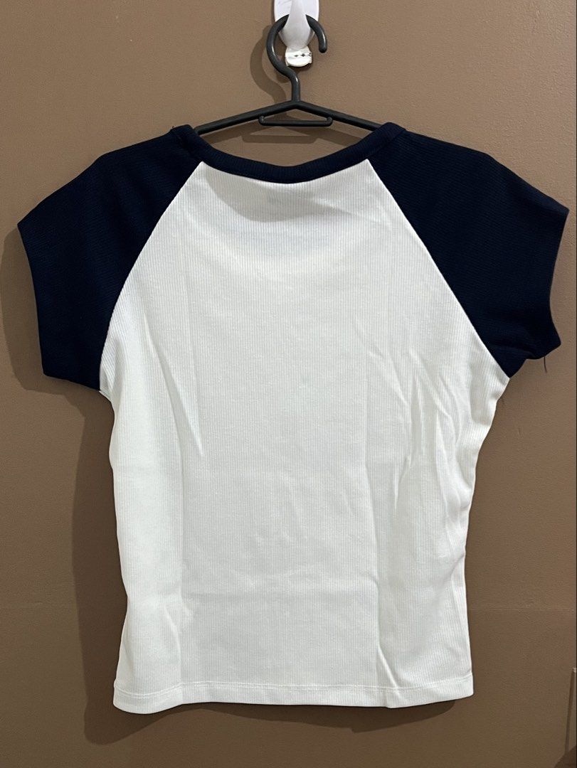 Penshoppe Slim Ribbed Knit Top with Star Patch (Category: Shirts) located in Manila. Submitted by aching_90 (Listing ID 1457284320, Image 2). Description: bust: 36in waist: 30-31in hips: 39-40in.