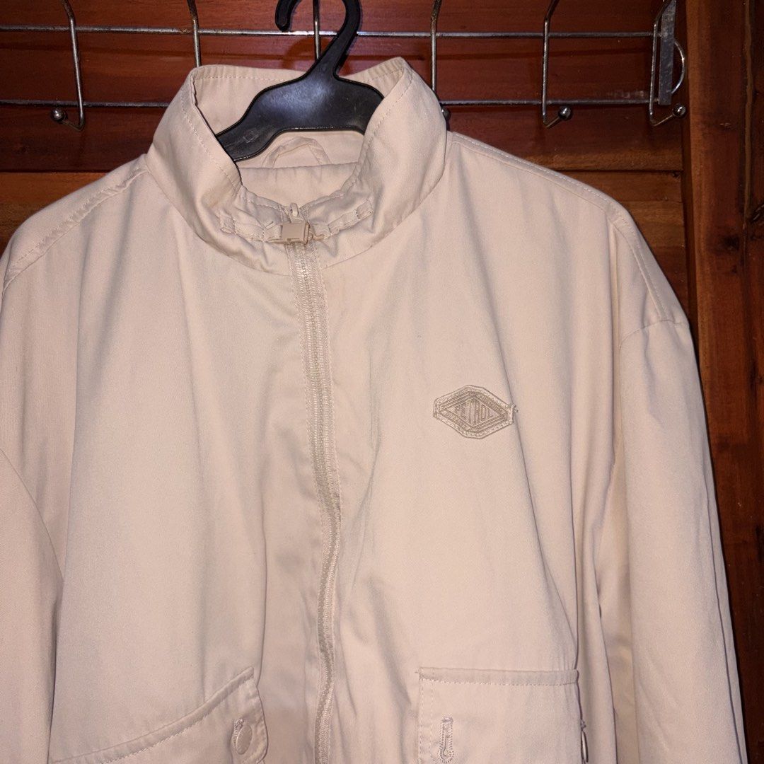 Petrol Beige Jacket (Category: Coats, Jackets and Outerwear) located in Manila. Submitted by ciiii1 (Listing ID 1457308506, Image 1). Description: Size: XL Color: Beige / Cream Brand: Petrol Industries Quick Details: Full-zip front closure with mock neck collar Front utility pockets with button flaps Elasticized hem and cuffs for a comfortable fit Clean aesthetic with subtle chest logo patch .
