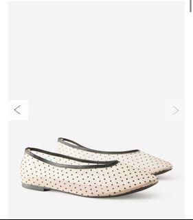 (Category: ) located in . Submitted by z.wardrobe (Listing ID 1457195152, Image 1). Description: .