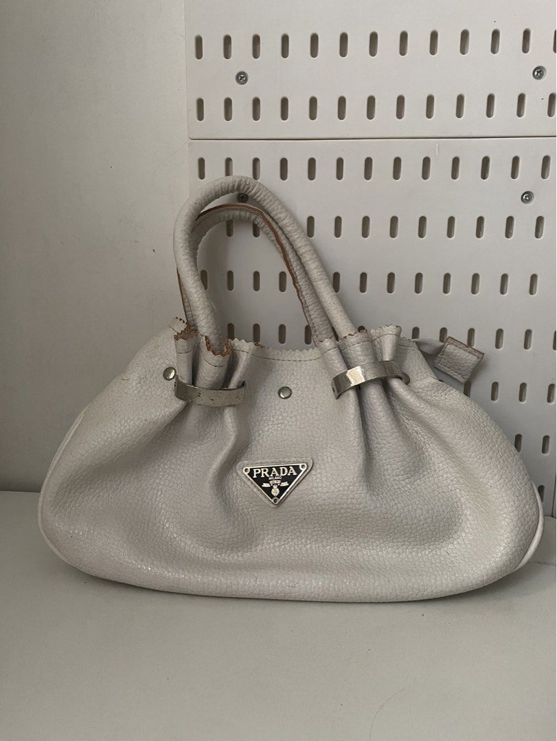 Prada Handbag (Category: Luxury Bags & Wallets) located in Manila. Submitted by shopby_you2 (Listing ID 1457187678, Image 1). Description: .
