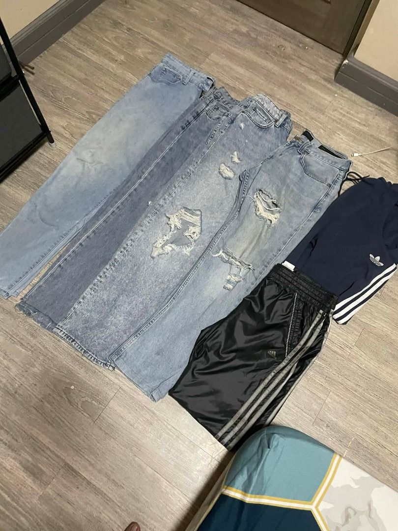 PRE LOVED DENIM PANTS AND JEANS (Category: Jeans) located in Caloocan City. Submitted by chapter_01 (Listing ID 1457200880, Image 1). Description: COMPLETE SET 600 - No Issues, Slightly used only - Need Wash only Size M to L.