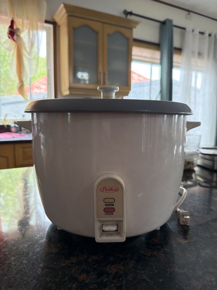 Premium 15-cup Rice Cooker 110V (Category: Other Kitchen Appliances) located in San Mateo. Submitted by misskay.94 (Listing ID 1457178227, Image 1). Description: decluttering 110 volts.