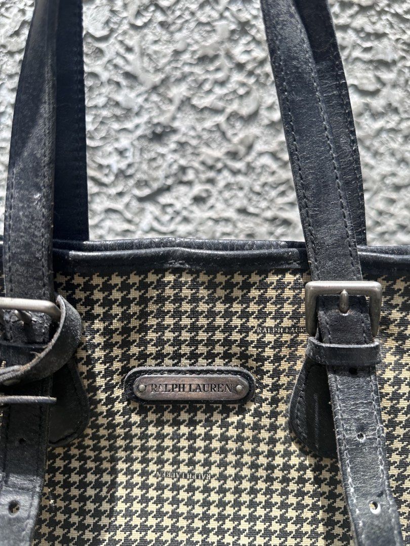 Ralph Lauren Bag (Category: Luxury Bags & Wallets) located in Muntinlupa City. Submitted by tswizzleee (Listing ID 1457158284, Image 2). Description: - negotiable.