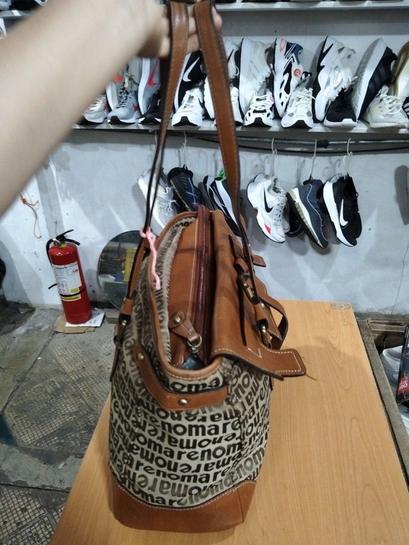 Renoma Shoulder Bag (Category: Shoulder Bags) located in El Salvador. Submitted by francheskaukayukay (Listing ID 1457214057, Image 2). Description: .