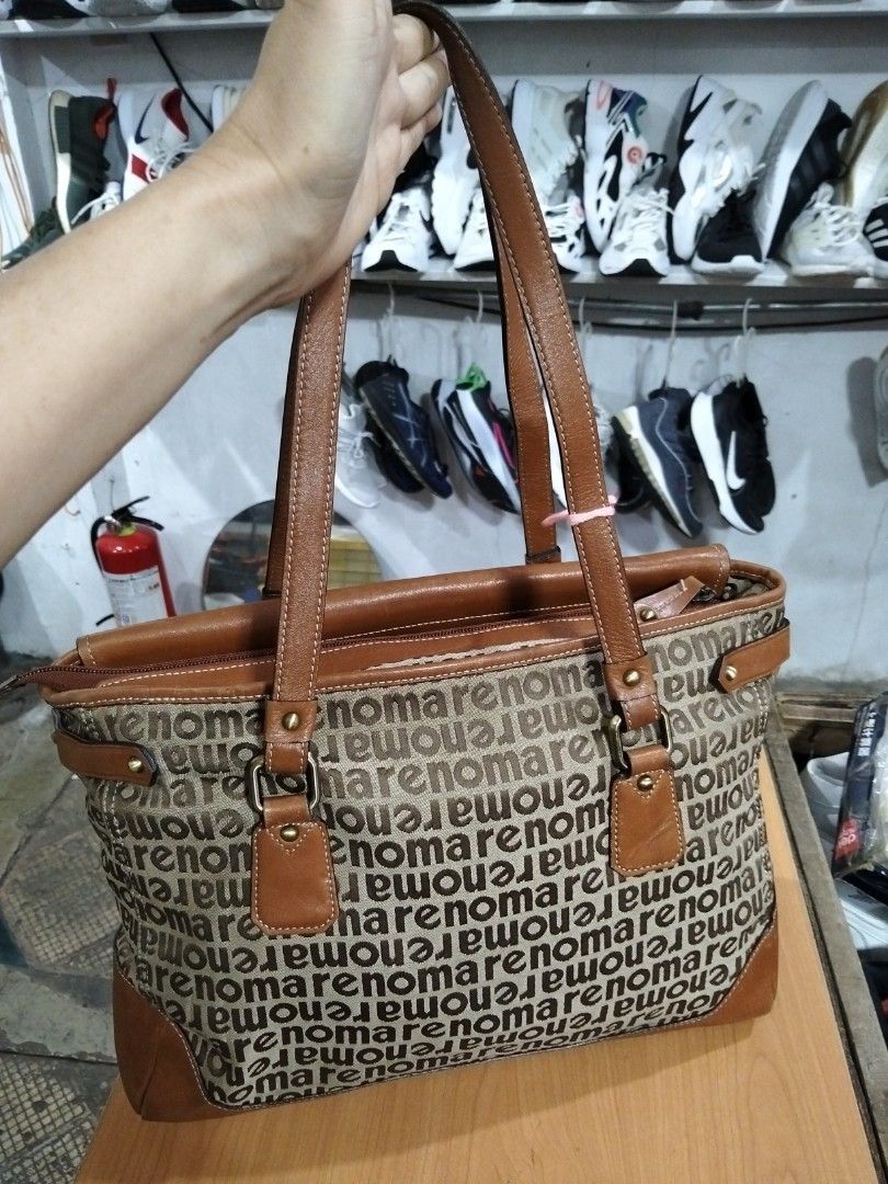 Renoma Shoulder Bag (Category: Shoulder Bags) located in El Salvador. Submitted by francheskaukayukay (Listing ID 1457214057, Image 3). Description: .