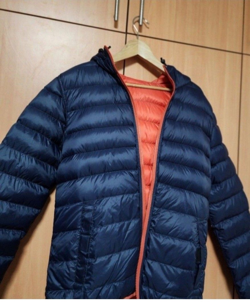 Reversible Down Jacket (Category: Coats, Jackets and Outerwear) located in Singapore. Submitted by happyme05 (Listing ID 1457209377, Image 1). Description: Good Down, keep you warmed. Take 1 jacket, pictures 2 colours. .