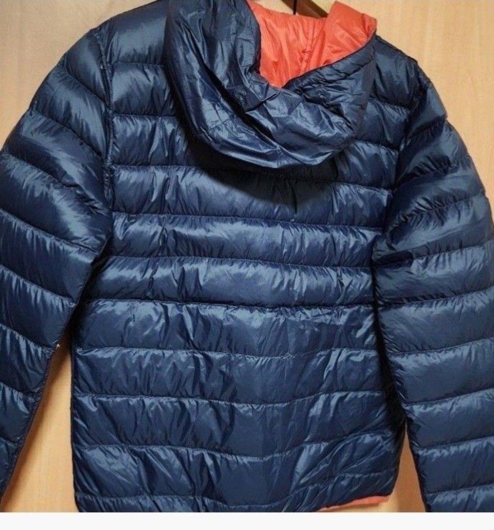 Reversible Down Jacket (Category: Coats, Jackets and Outerwear) located in Singapore. Submitted by happyme05 (Listing ID 1457209377, Image 2). Description: Good Down, keep you warmed. Take 1 jacket, pictures 2 colours. .