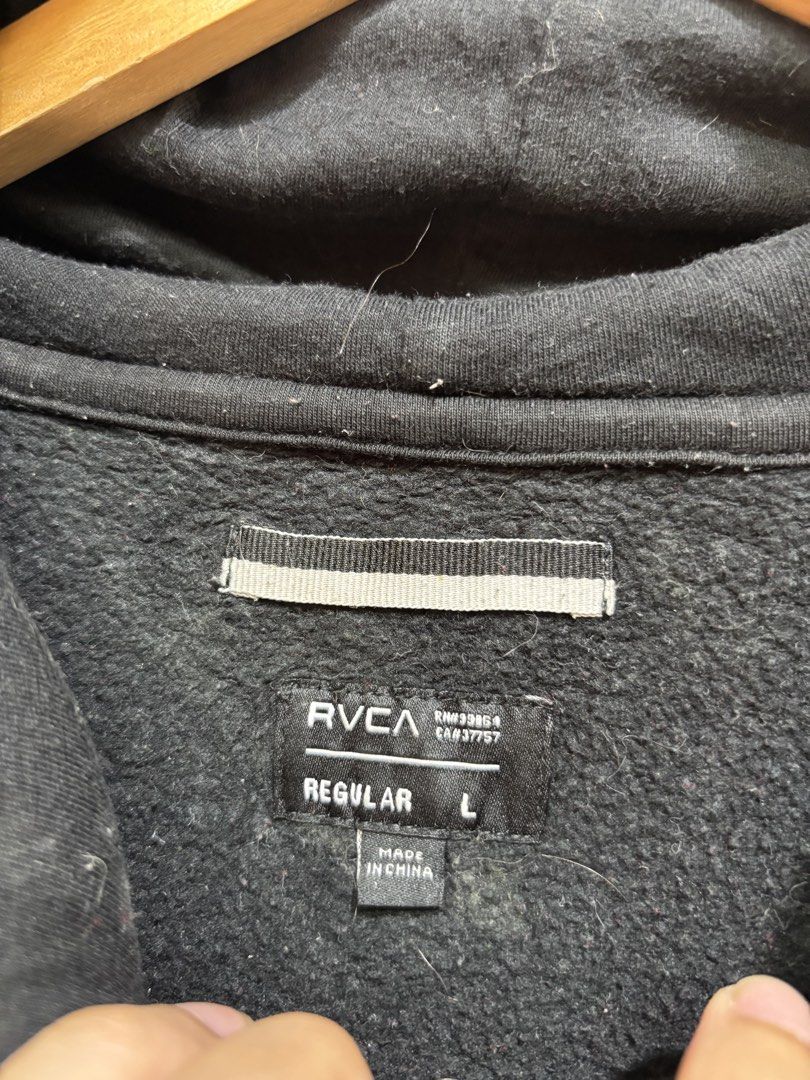 RVCA HOODIE JACKET (Category: Coats, Jackets and Outerwear) located in Quezon City. Submitted by xoxochiq (Listing ID 1457239429, Image 2). Description: RVCA BANDANA HOODIE JACKET Large Length - 30 Width - 24 10/10 color rate Excellent Condition 750 only pm me!.