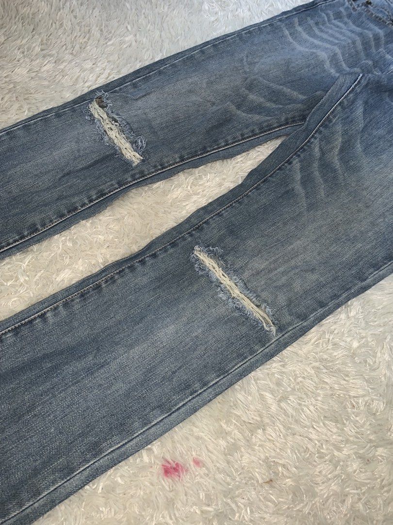 Saint laurent skinny (Category: Jeans) located in Aloran. Submitted by cowskin_927 (Listing ID 1457154182, Image 3). Description: Saint laurent skinny Waist 30 No flaws .