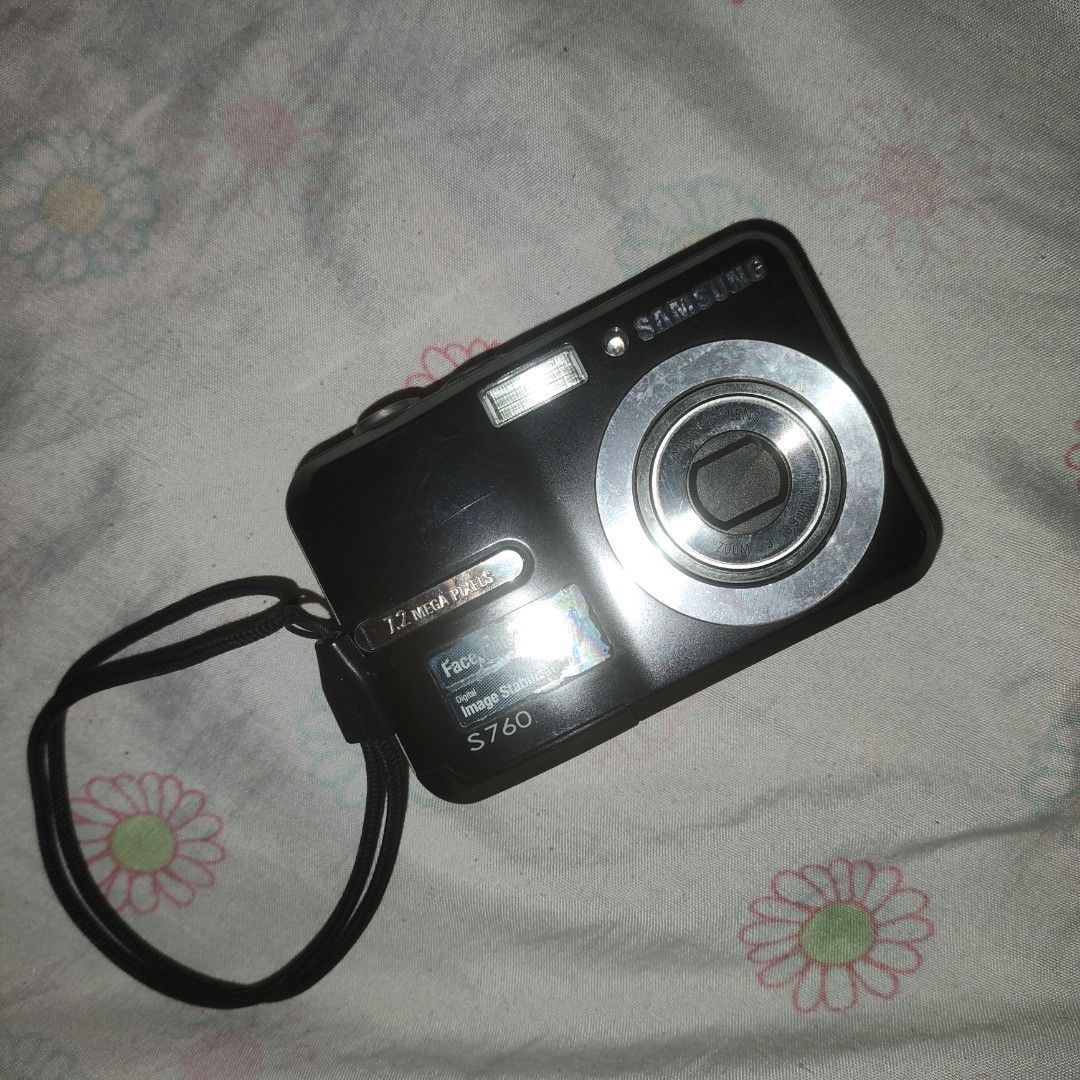 Samsung s760 digicam (Category: Cameras) located in Taguig. Submitted by mmaya_15 (Listing ID 1457156841, Image 1). Description: working all bottons no issue quality is like a nostalgic cam and can still nego if sure buyer.