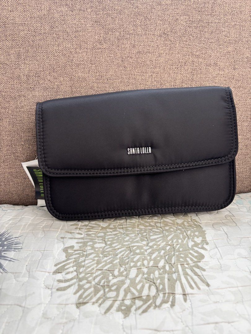 Santa Lola Sling bag (Category: Shoulder Bags) located in Mexico. Submitted by 3everything (Listing ID 1457250950, Image 2). Description: Nylon 2 slings.