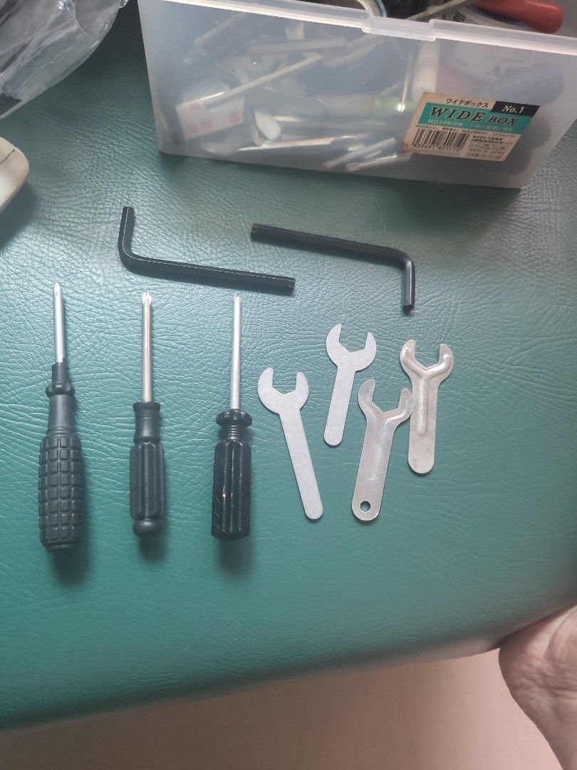 screw driver wrench and allen keys (Category: Construction Tools & Equipment) located in Caloocan City. Submitted by lynette1977 (Listing ID 1457172715, Image 1). Description: bawas gamit sobra sobra na kasi.