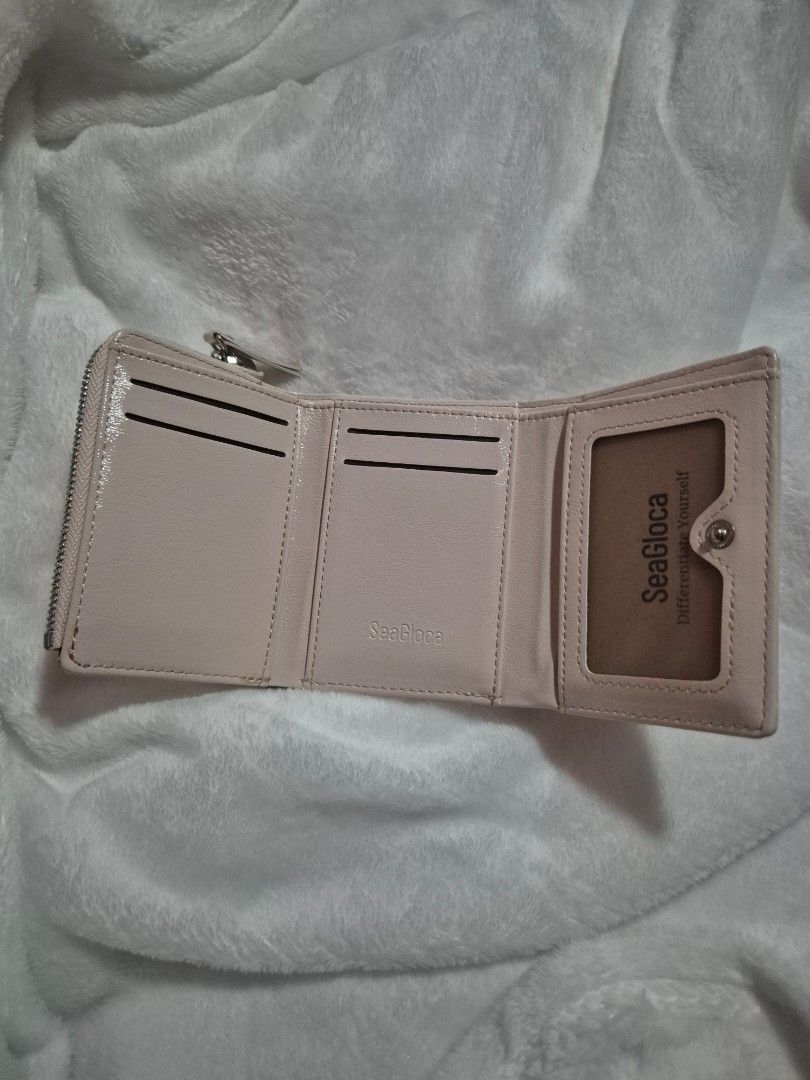 SeaGloca Love Wallet in Pink (Category: Wallets & Card holders) located in Malabon City. Submitted by cerixe (Listing ID 1457263682, Image 2). Description: SeaGloca Love Multi-Card Slot Short Wallet with Zipper Coin Purse for Woman No 26 in Pink 🩷 Really good quality trifold wallet with a snap closure in a glossy faux leather finish. Super pretty in person!! 💕 Originally bought for ₱268 in the orange app (see last photos for screenshots). Only 