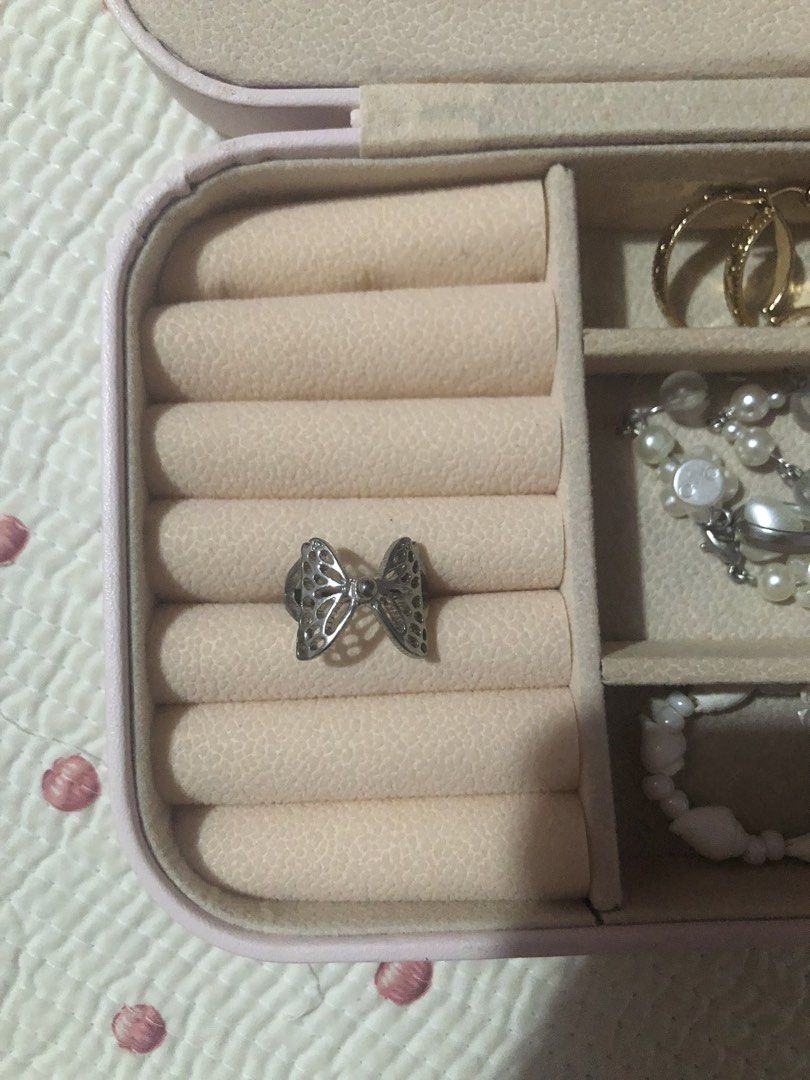 Silver Butterfly Ring (Category: Rings) located in Boston. Submitted by sevinteenfinds (Listing ID 1457269522, Image 1). Description: US 5.5-6.