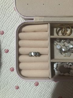 (Category: ) located in . Submitted by sevinteenfinds (Listing ID 1457268902, Image 1). Description: .