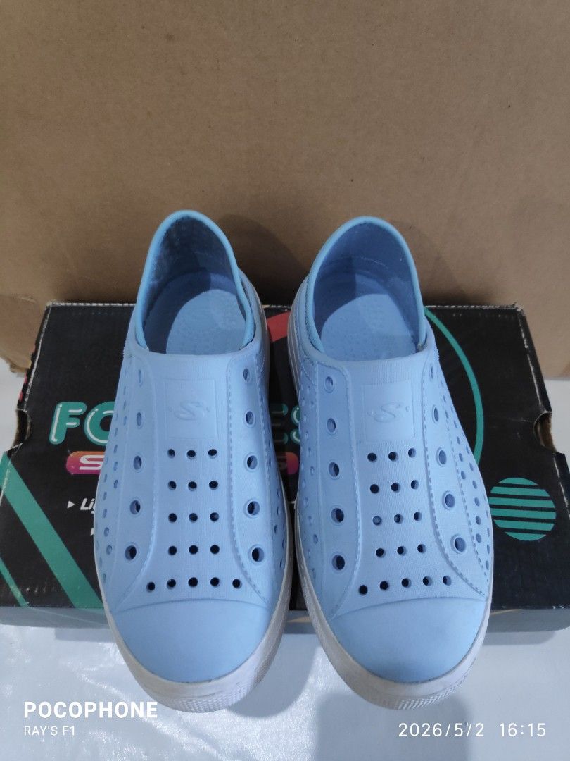 Size 1 Sketchers Foamers (Category: Babies & Kids Fashion) located in Pagsanjan. Submitted by rays-days (Listing ID 1457320356, Image 2). Description: - Easy slip-on design for quick wear. - Ideal for beach or pool. - Perforated for efficient water drainage. - Soles have some wear but offer good grip. - Great for active kids' outdoor adventures size 1 2 available 600 EACH pm me meet up around SANTA CRUZ LAGUNA for shipping, buyer will shoulder th