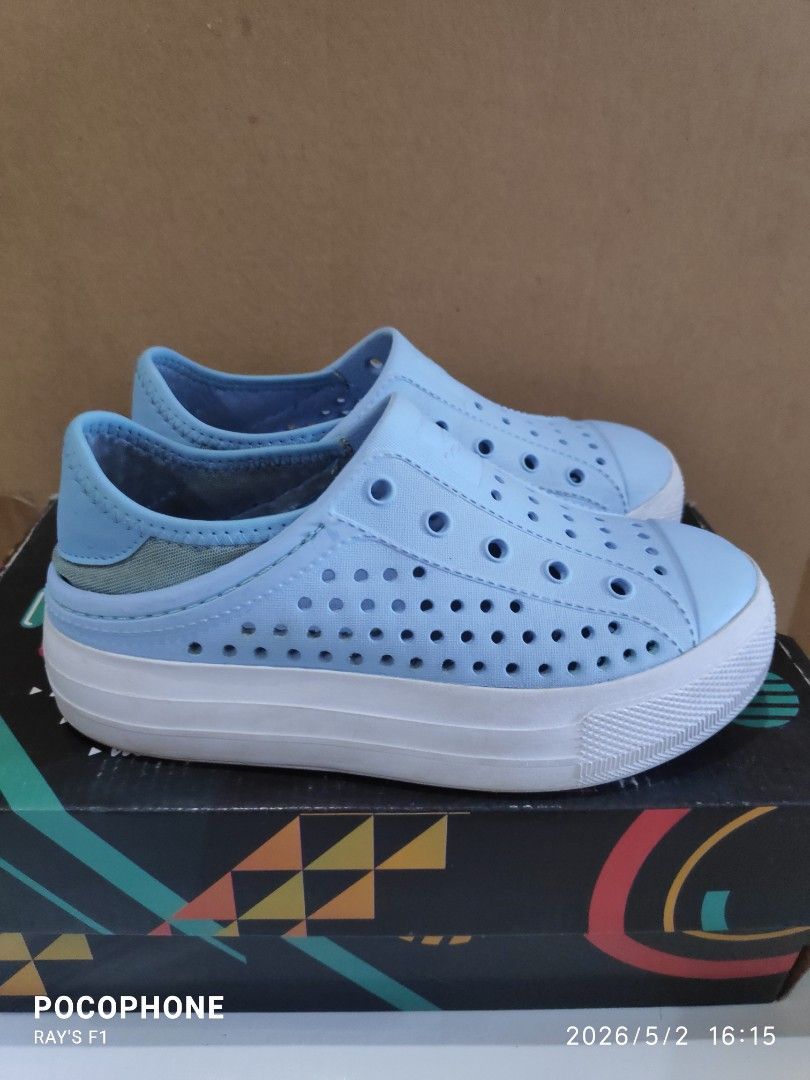 Size 1 Sketchers Foamers (Category: Babies & Kids Fashion) located in Pagsanjan. Submitted by rays-days (Listing ID 1457320356, Image 3). Description: - Easy slip-on design for quick wear. - Ideal for beach or pool. - Perforated for efficient water drainage. - Soles have some wear but offer good grip. - Great for active kids' outdoor adventures size 1 2 available 600 EACH pm me meet up around SANTA CRUZ LAGUNA for shipping, buyer will shoulder th