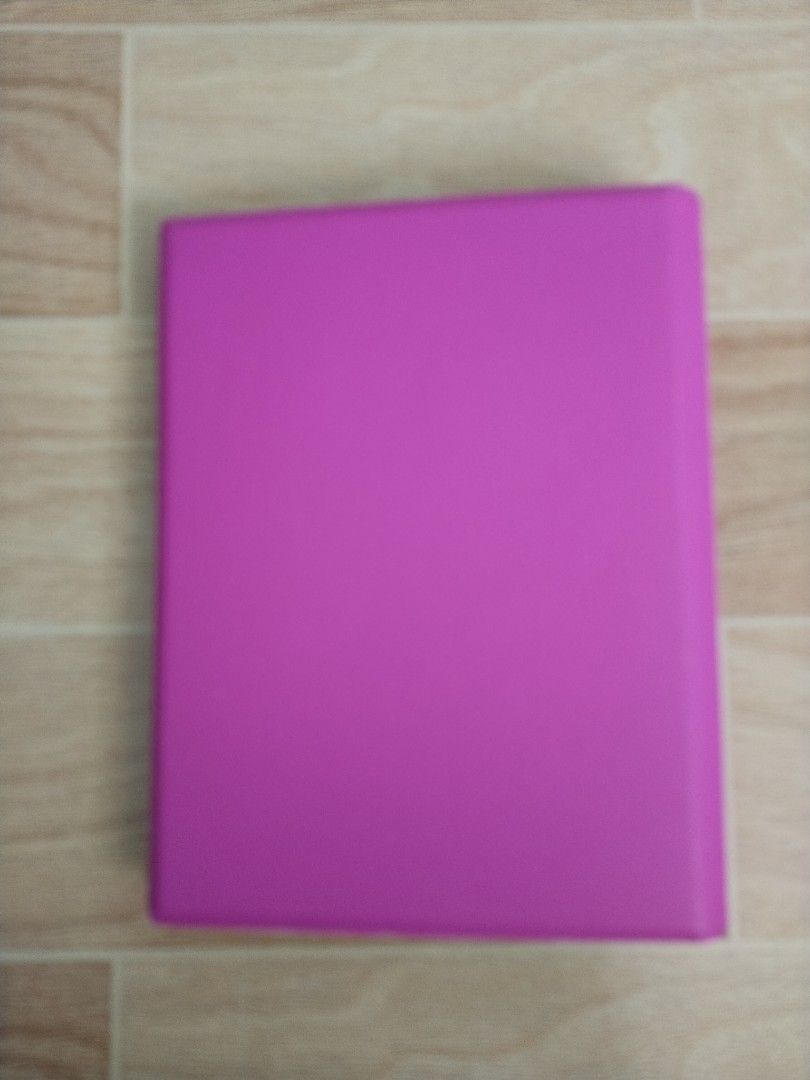 Skylar notebook sleeve (Category: Laptop Bags & Sleeves) located in Lipa City. Submitted by abubotcorner (Listing ID 1457201744, Image 2). Description: issue: cracks on spine due to storage fits regular sized notebook.
