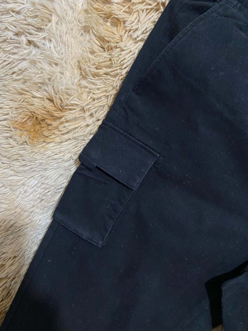 SNOW PEAK CARGO JOGGER (Category: Joggers) located in Butuan. Submitted by jcuabs (Listing ID 1457148377, Image 3). Description: excellent to new condition no issues, need wash only size 31-36 waistline .