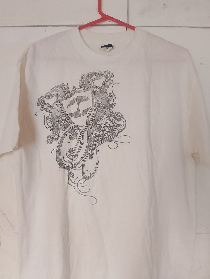 Split Graphic T-Shirt — Size M (Category: Tshirts & Polo Shirts ) located in Lapu Lapu. Submitted by infinit8 (Listing ID 1457186606, Image 1). Description: Split Graphic T-Shirt — Size M Split graphic tee featuring an intricate Western/cowboy-inspired design with the Split logo and detailed linework. - Brand: Split - Size: Medium (M) - Made in Mexico - White - Short sleeve - Crew neck - Double-stitched hems - Unique graphic print Condition: Pre-