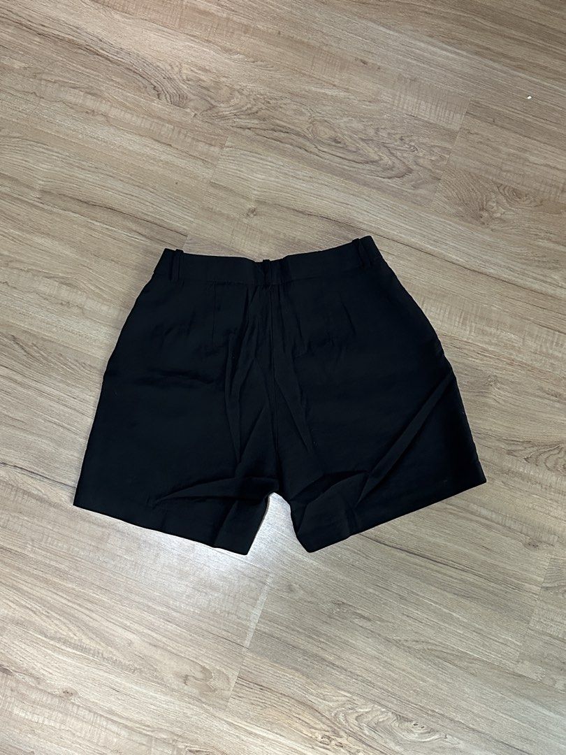 Stradivarius Black Cotton Linen Shorts (Category: Shorts) located in Taguig. Submitted by declutterkweeen (Listing ID 1457255339, Image 2). Description: Stradivarius Cotton-Linen Black shorts, high-waist. Size Eur 34. Used only two times. RFS: decluttering 😅.