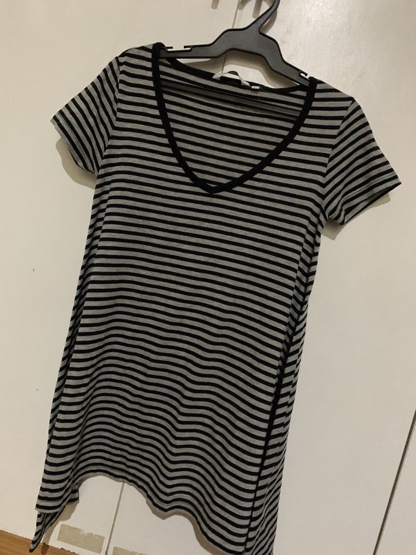 Striped V-Neck T-Shirt (Category: Shirts) located in Manila. Submitted by _wtfrn (Listing ID 1457182846, Image 1). Description: Selling my preloved but well loved clothes🎀 📌With asymmetric design on side 📌Size: S-M 📌used 3x (no flaws) di na kasya 📌Color may vary due to lightning 📍Quezon City 🛵Lalamove & Meet up nearby 💌: message me if your interested and will give you discounts🤗 .