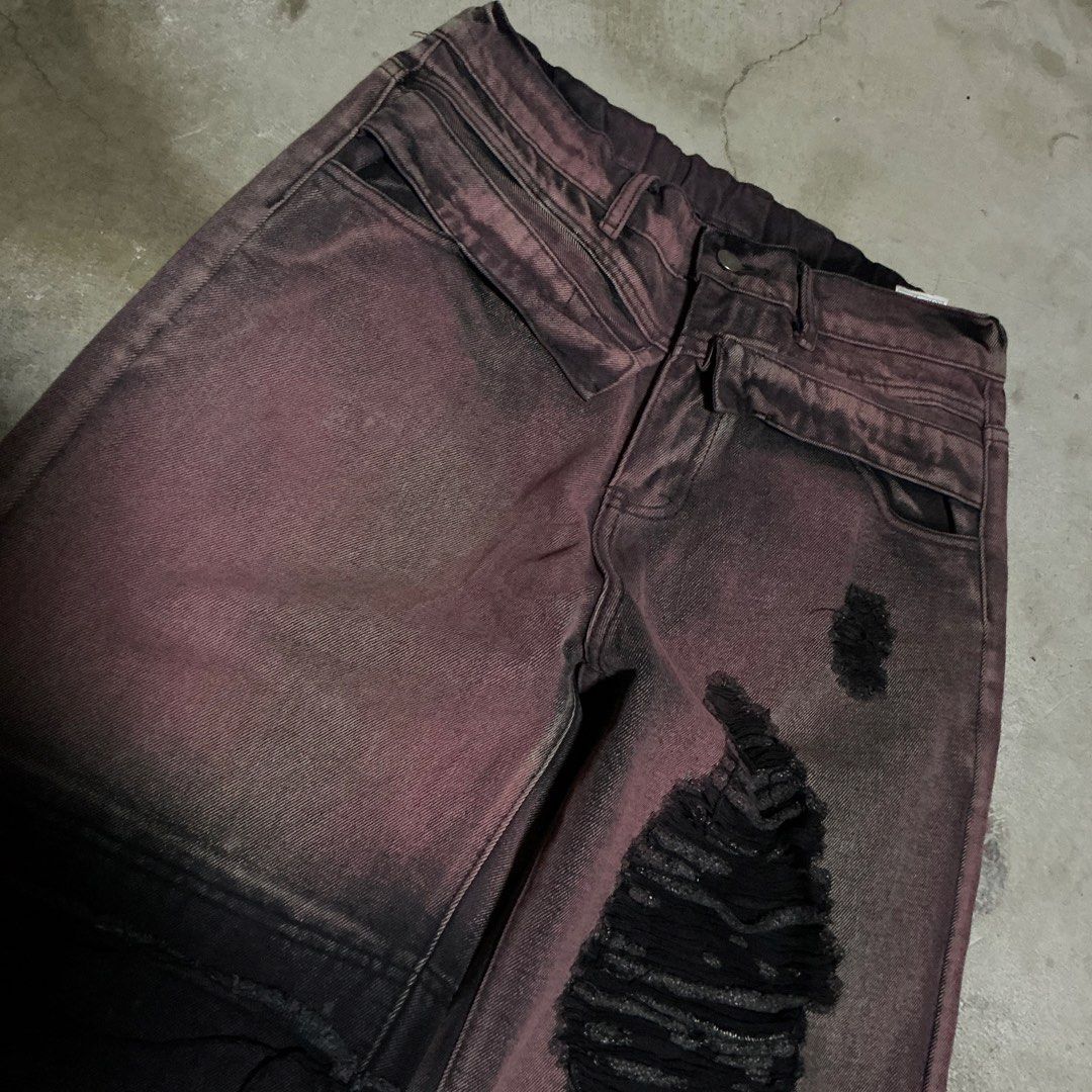 SUPER HQ DISTRESSED BAGGY DENIM PANTS (Category: Jeans) located in Pasig City. Submitted by maj3sty (Listing ID 1457299091, Image 2). Description: LAST PRICE POSTED NA PO 🫶 OFFERS WILL NOT BE ENTERTAINED. SORRY! Type: baggy pants, super HQ fabric Measurements: (medida size) - Waist: 31-32 | 33 sagad - Length: 42 - Thighs: 13.5 - Hem: 10.5 🗣️ GANDAAA !!! NO ISSUEEEE 🗣️ SUPERB QUALITY - makinis, hard, makapal, non stretch 🗣️ sobrang nice ng fit